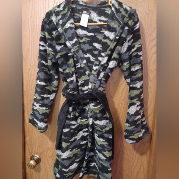 Boys CUDDL DUDDS Camo Print Belted Plush Hooded Robe - Picture 1 of 9